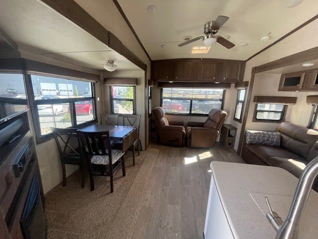 2019 Forest River 2019 Forest River Rockwood Signature Ultra Lite - thumbnail 5