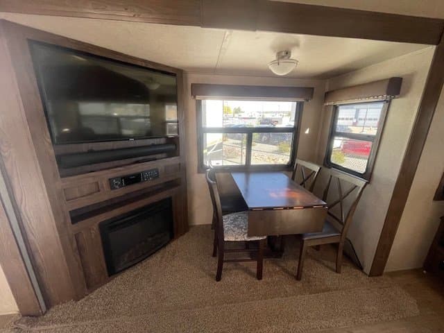 2019 Forest River 2019 Forest River Rockwood Signature Ultra Lite - thumbnail 8
