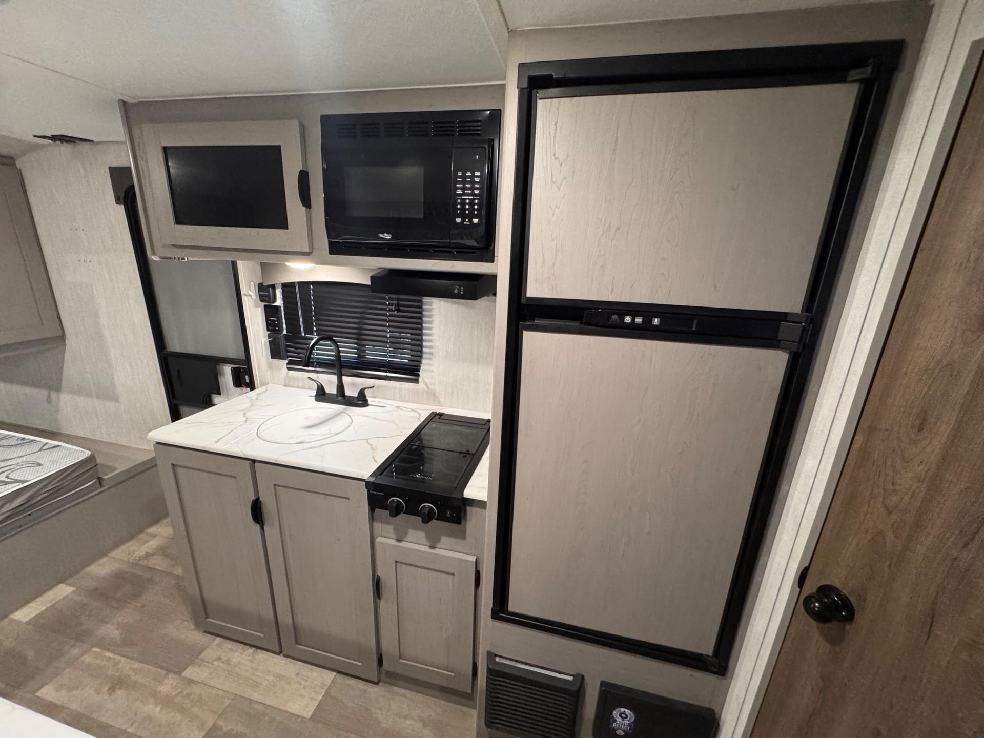 2025 Coachmen 2025 Coachmen Clipper Travel Trailers - thumbnail 13