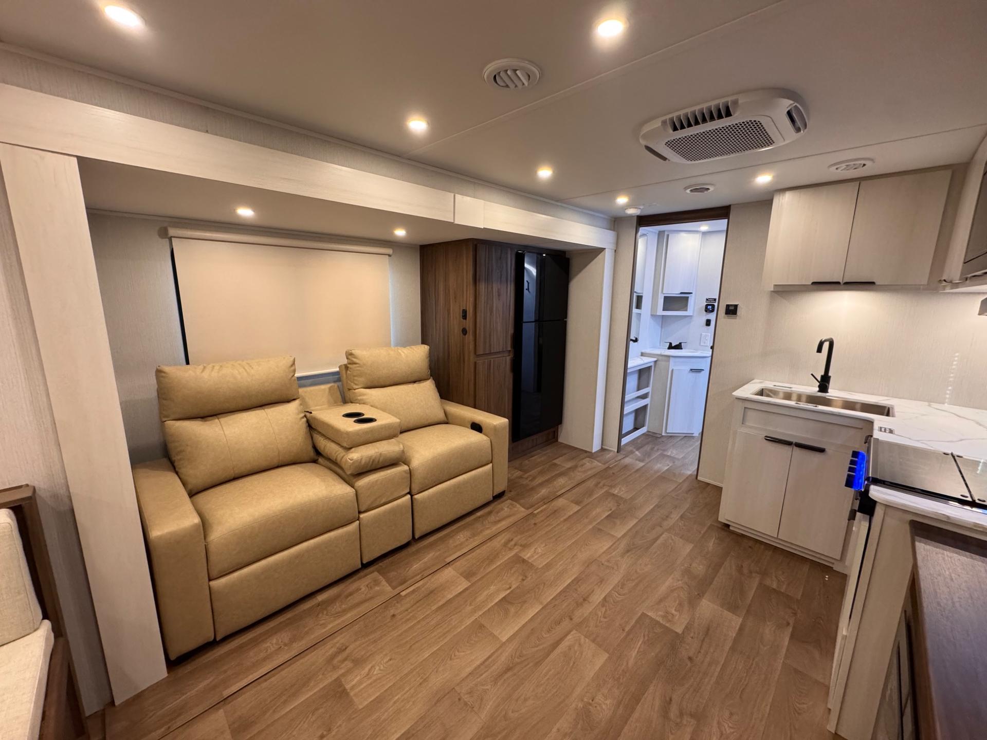 2027 Winnebago 2027 Winnebago Access - thumbnail 6