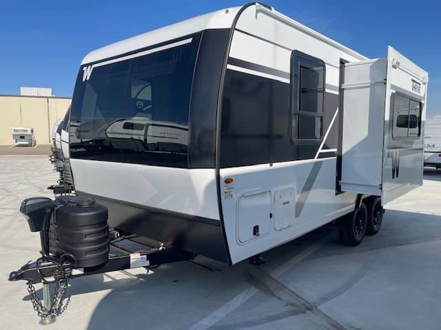 2027 Winnebago 2027 Winnebago Thrive - thumbnail 3