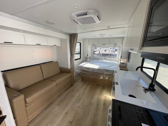 2027 Winnebago 2027 Winnebago Thrive - thumbnail 5