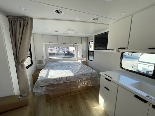 2027 Winnebago 2027 Winnebago Thrive - thumbnail 6