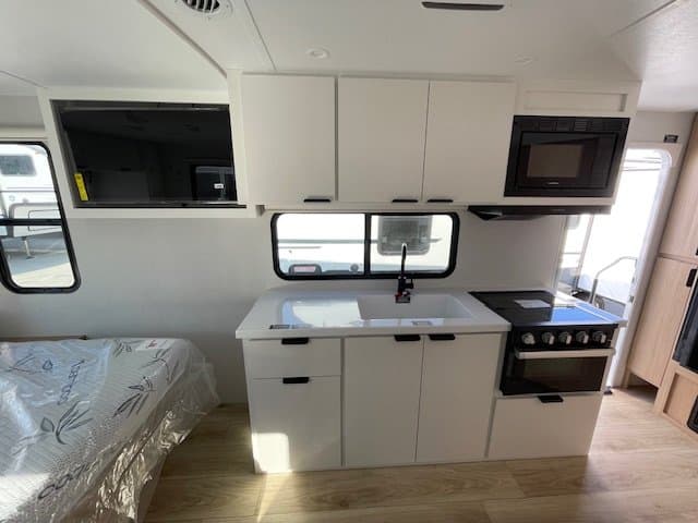 2027 Winnebago 2027 Winnebago Thrive - thumbnail 7