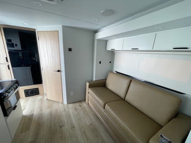 2027 Winnebago 2027 Winnebago Thrive - thumbnail 8
