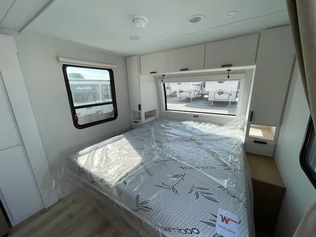 2027 Winnebago 2027 Winnebago Thrive - thumbnail 5