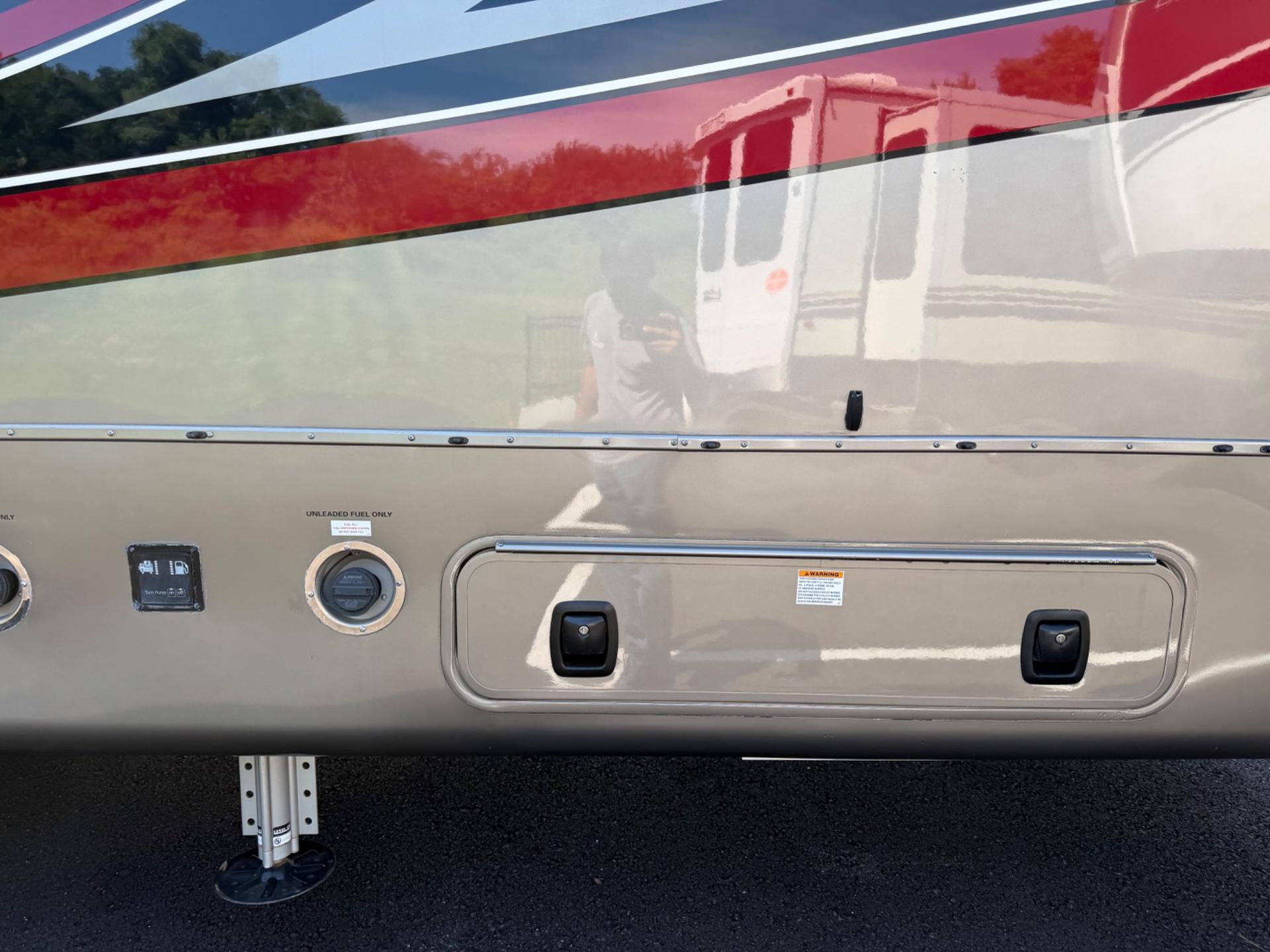 2022 DRV 2022 DRV Mobile Suites - thumbnail 6