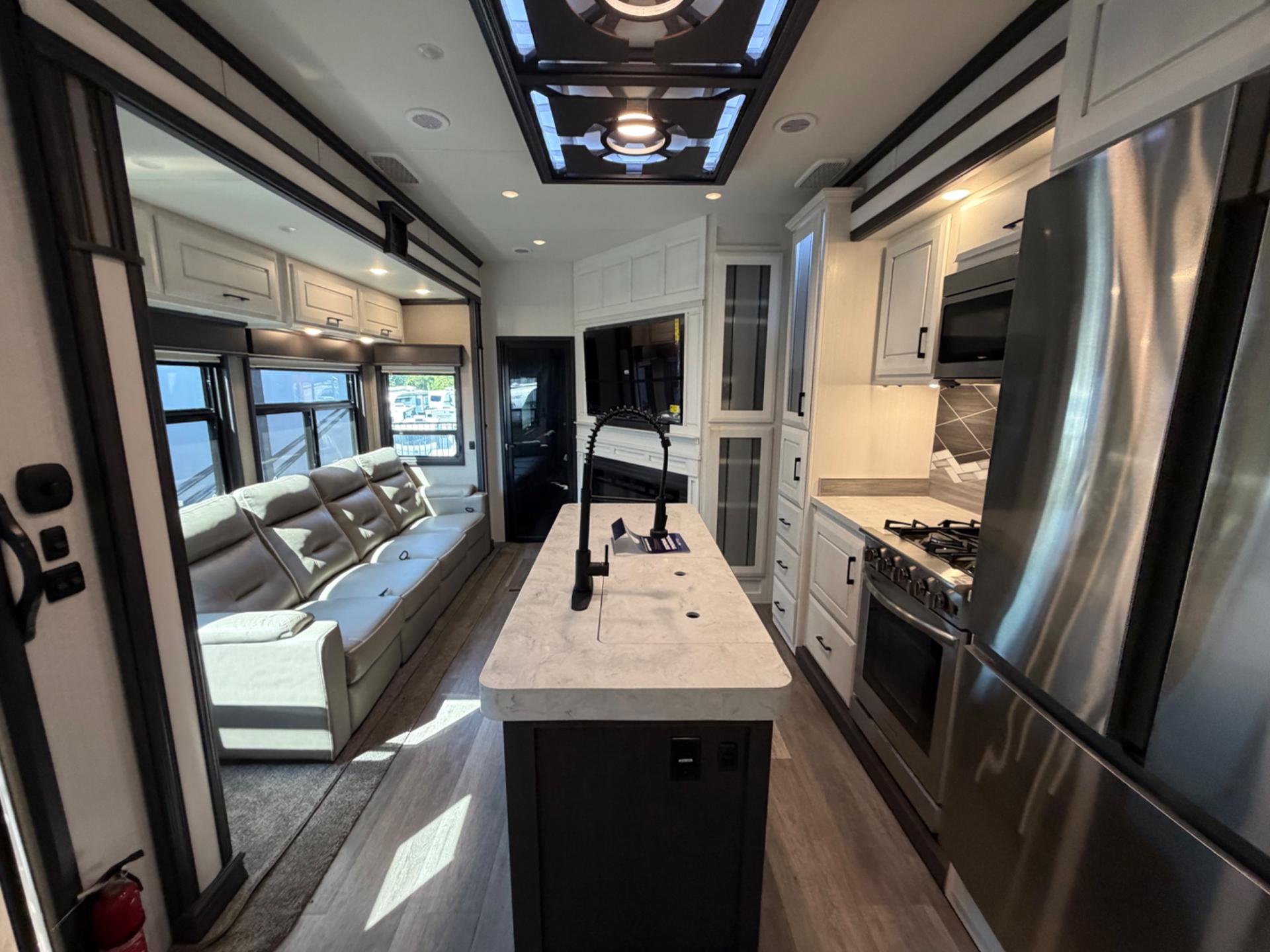 2022 DRV 2022 DRV Mobile Suites - thumbnail 10