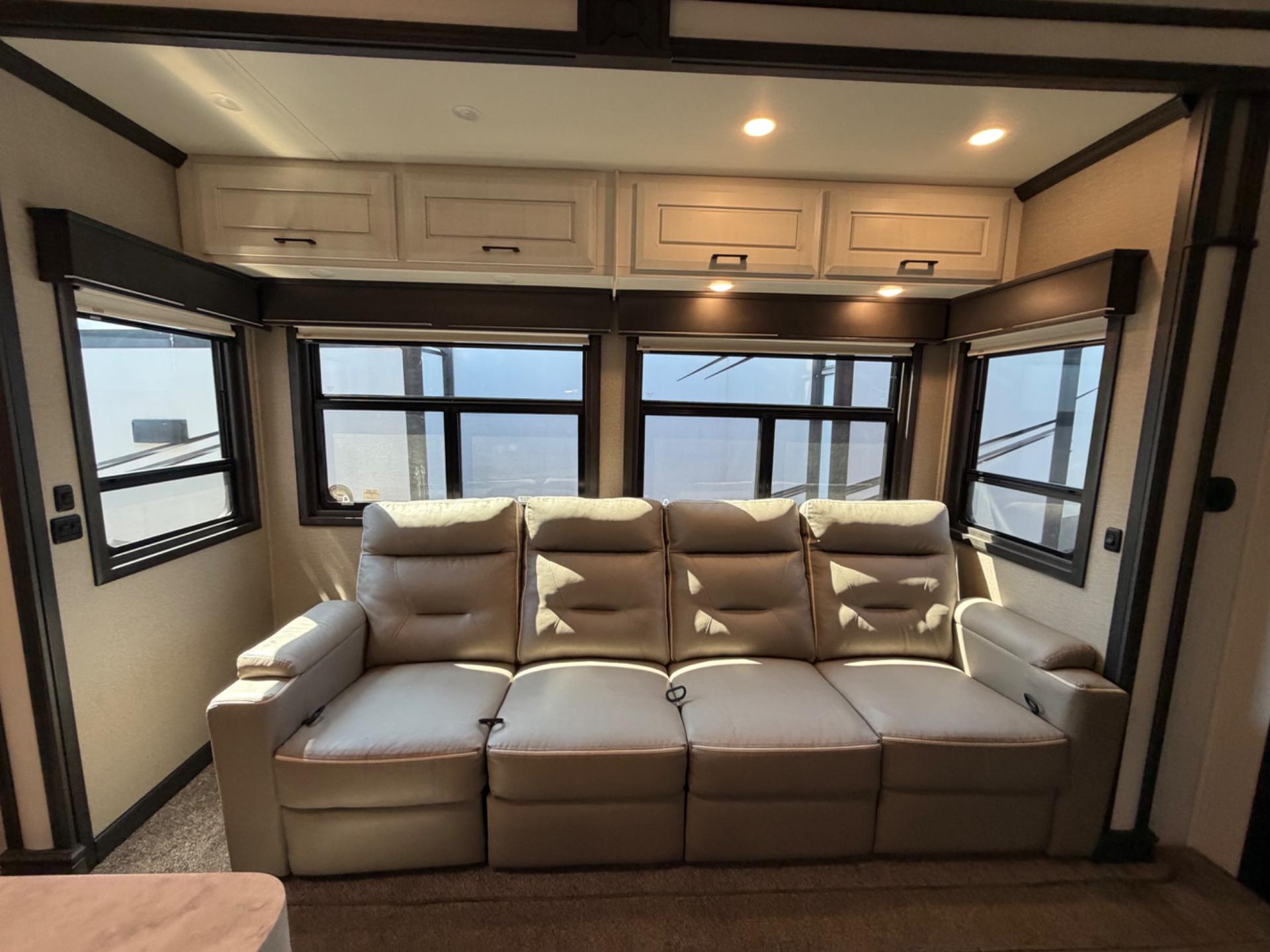 2022 DRV 2022 DRV Mobile Suites - thumbnail 11
