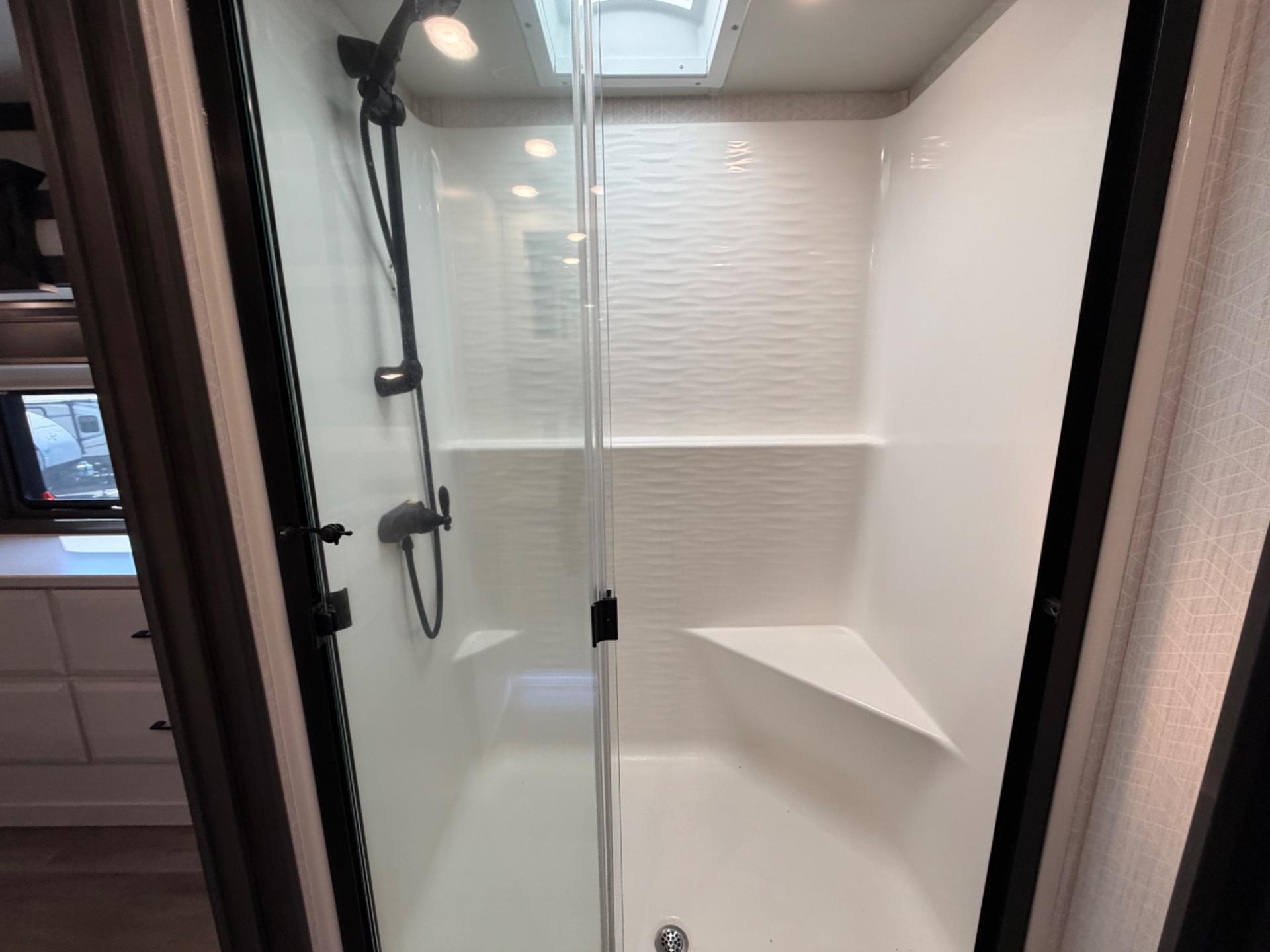 2022 DRV 2022 DRV Mobile Suites - thumbnail 20