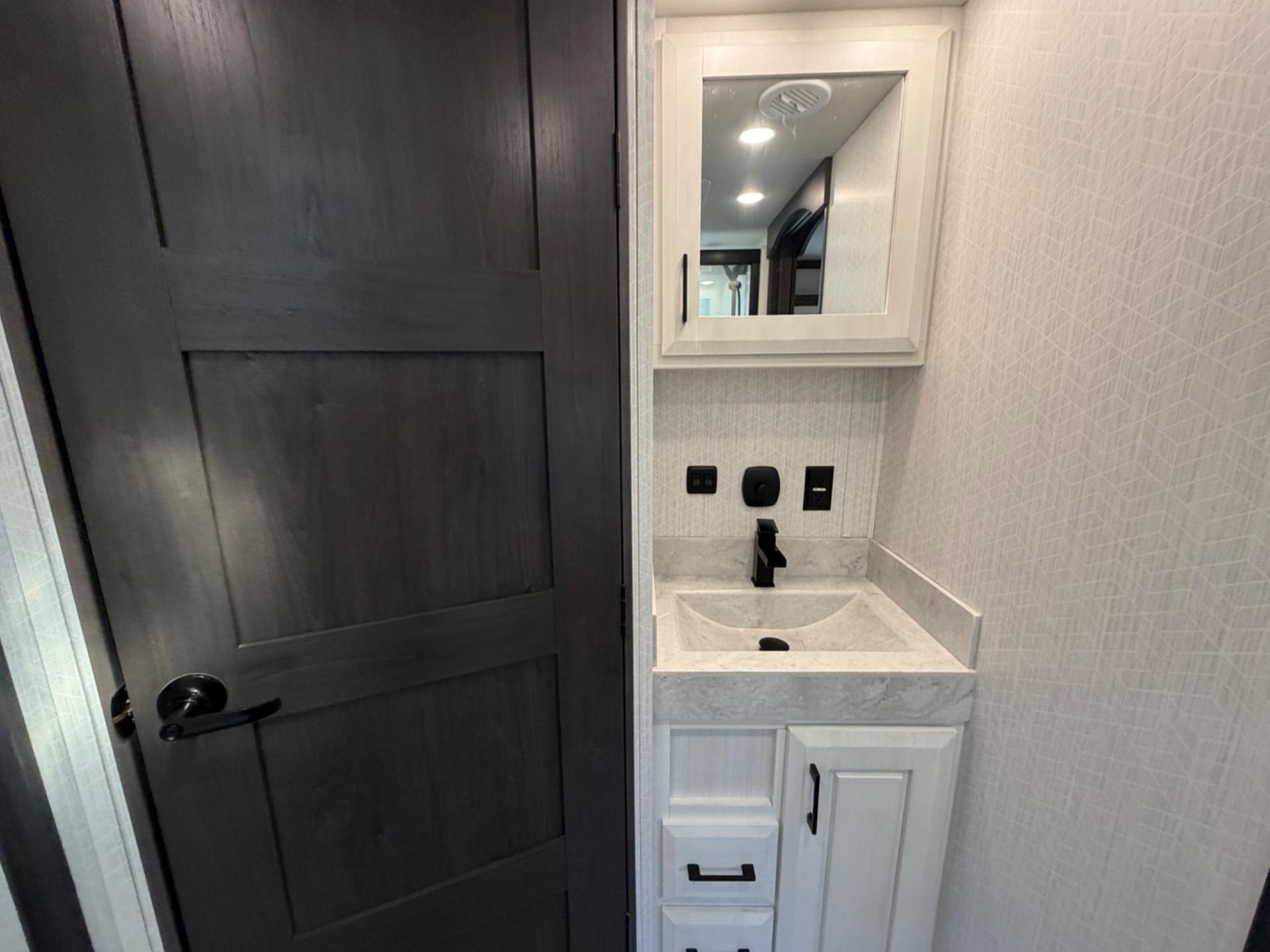 2022 DRV 2022 DRV Mobile Suites - thumbnail 21