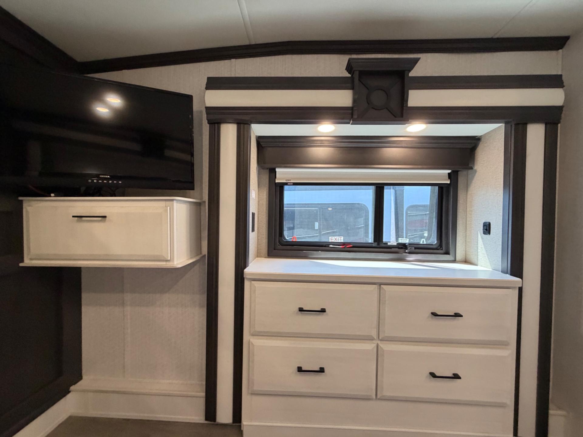 2022 DRV 2022 DRV Mobile Suites - thumbnail 25