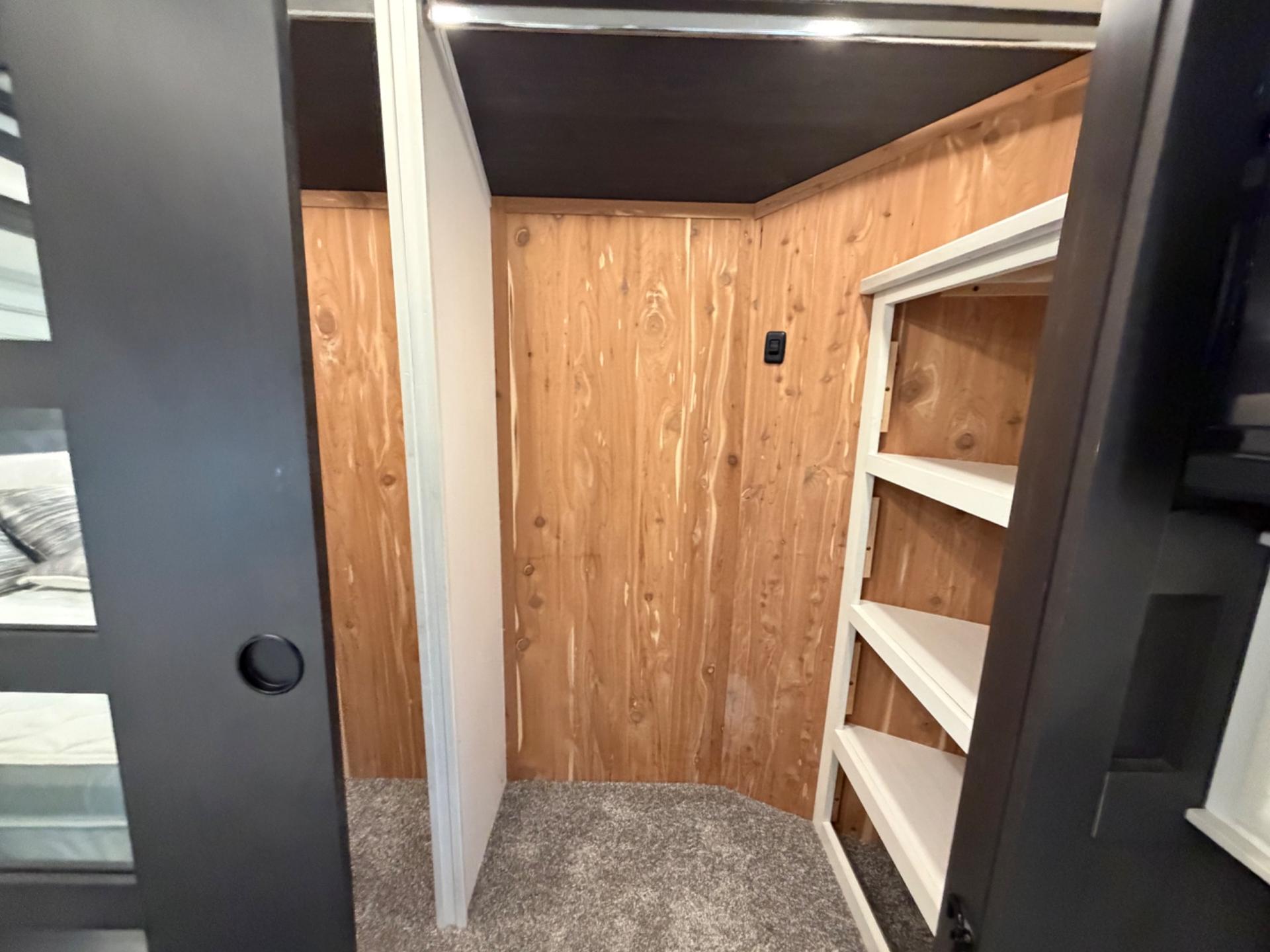 2022 DRV 2022 DRV Mobile Suites - thumbnail 26