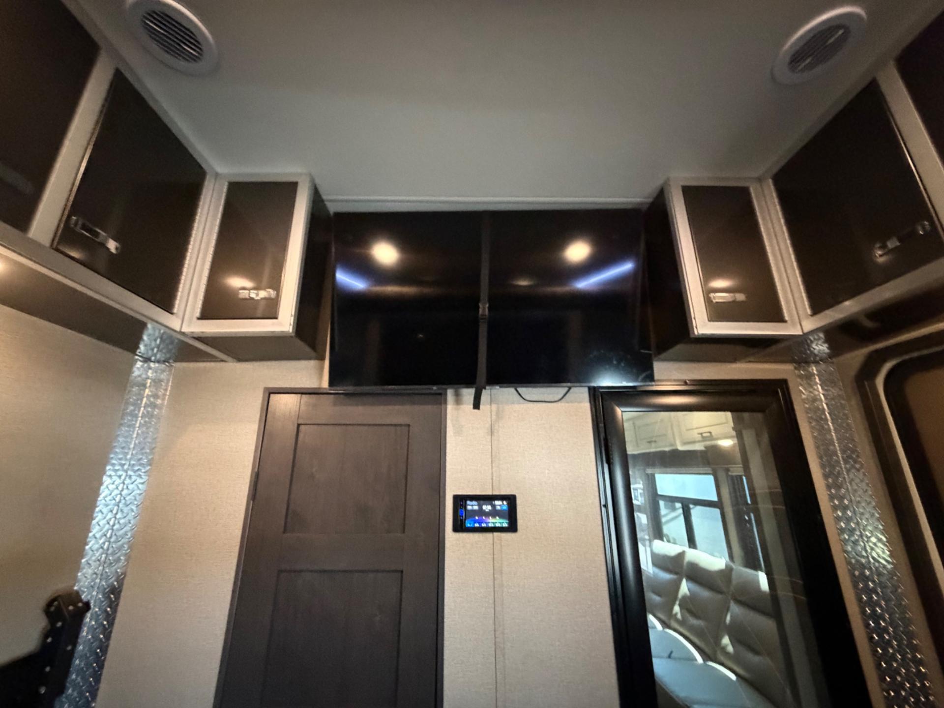 2022 DRV 2022 DRV Mobile Suites - thumbnail 29