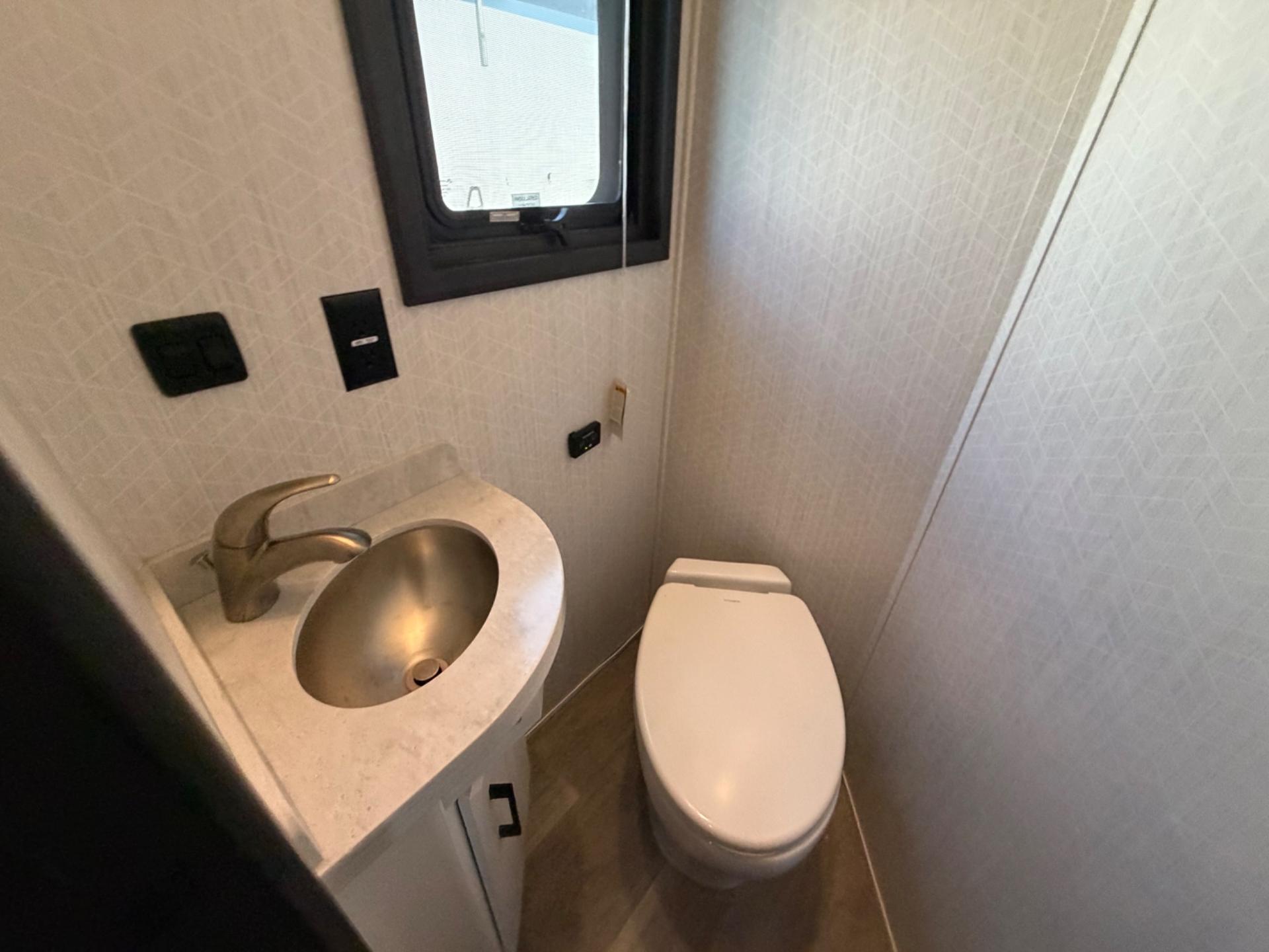 2022 DRV 2022 DRV Mobile Suites - thumbnail 30