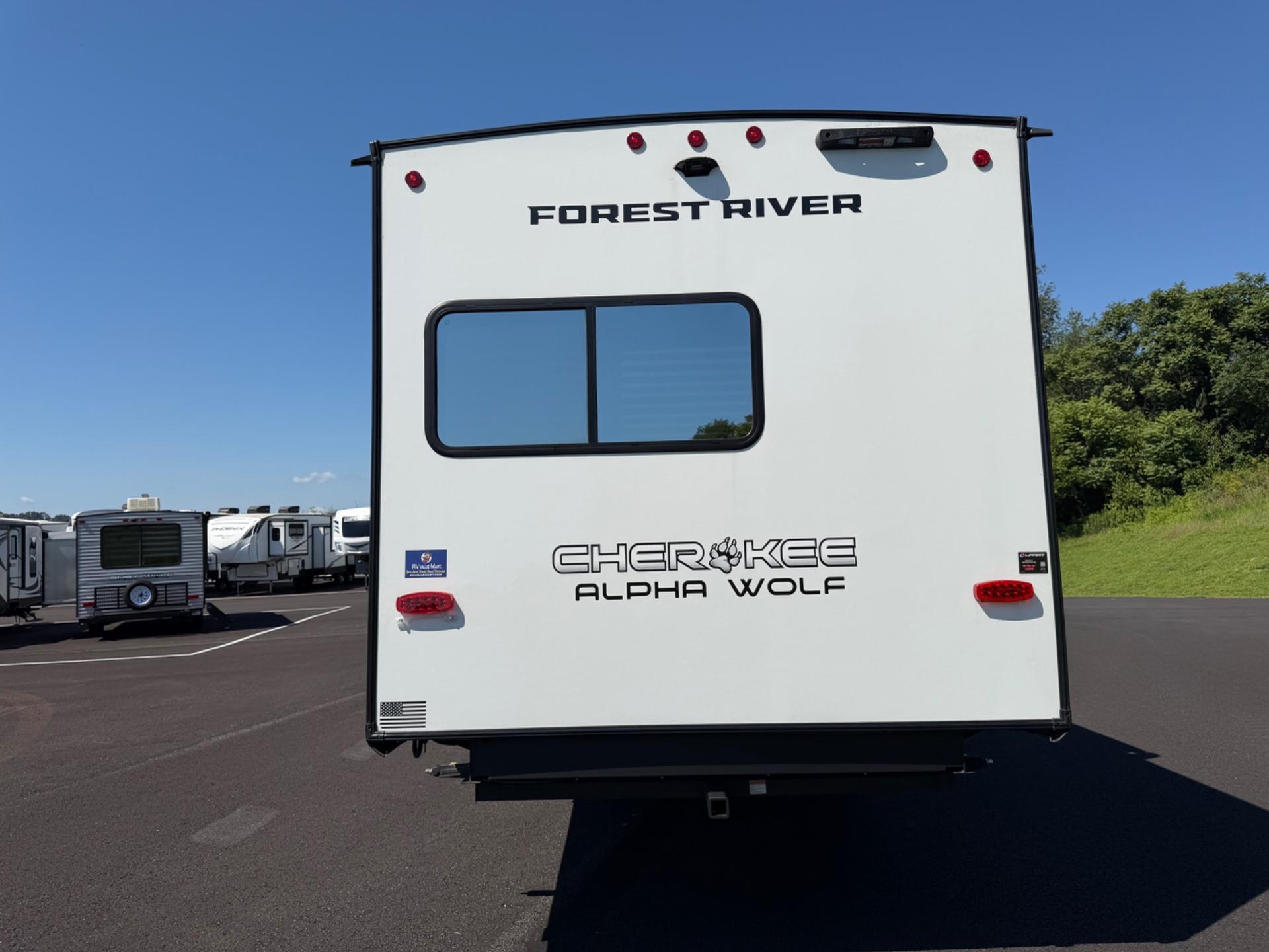 2025 Forest River 2025 Forest River Cherokee ALHA WOLF - thumbnail 4