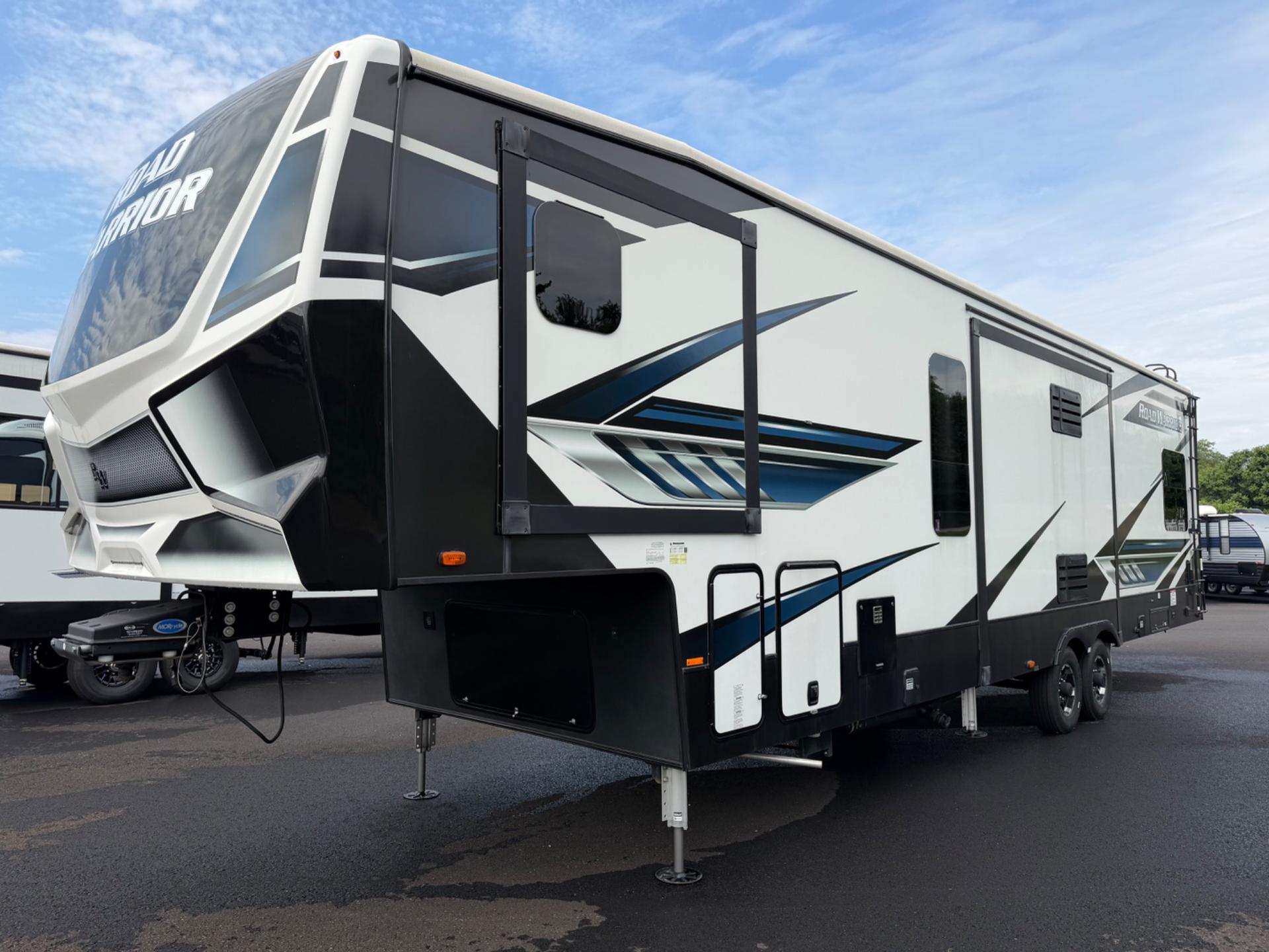 2022 Heartland 2022 Heartland Road Warrior Toy Hauler Series - thumbnail 5