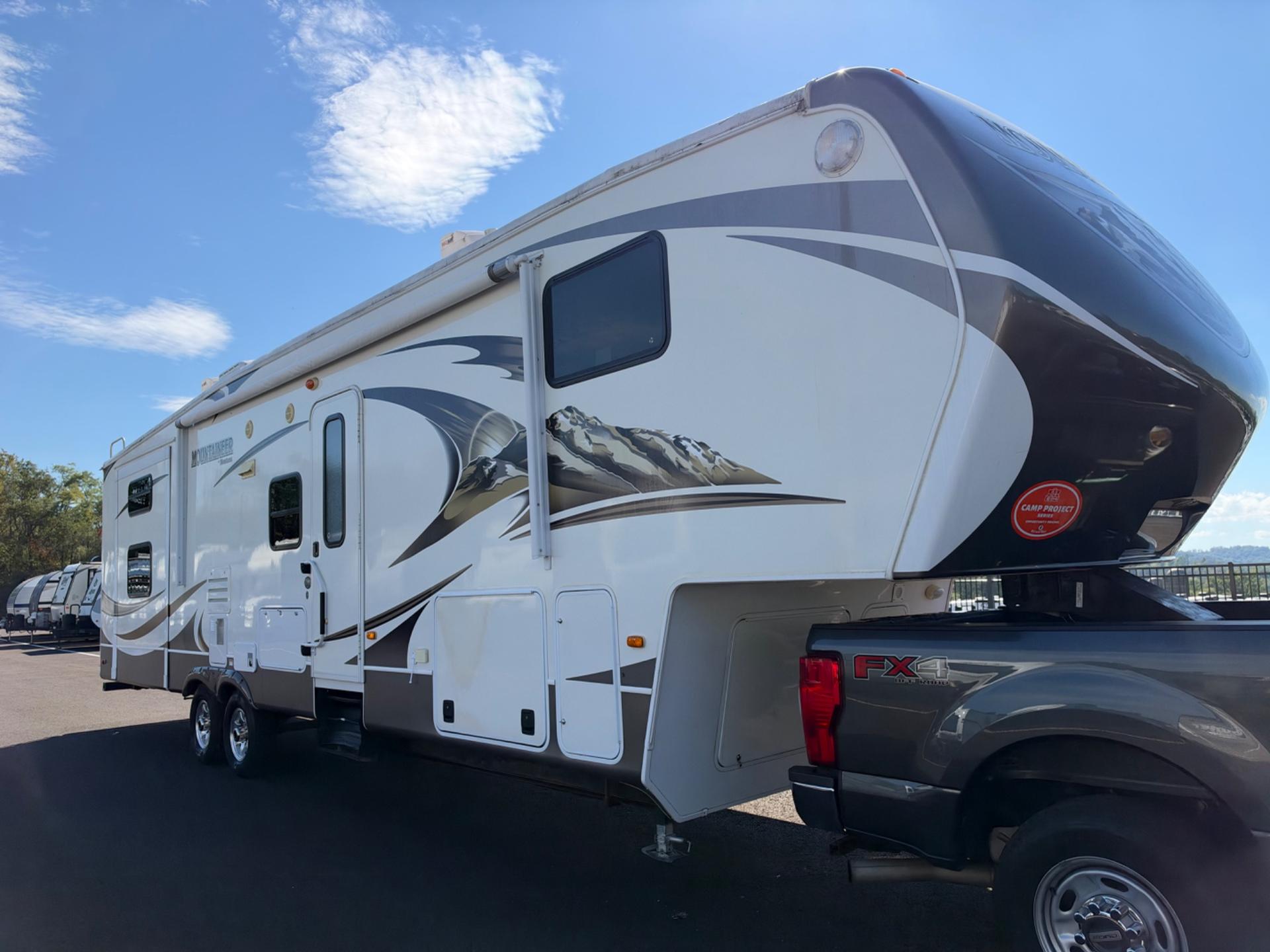 2014 Keystone Mountaineer M-345DBQ