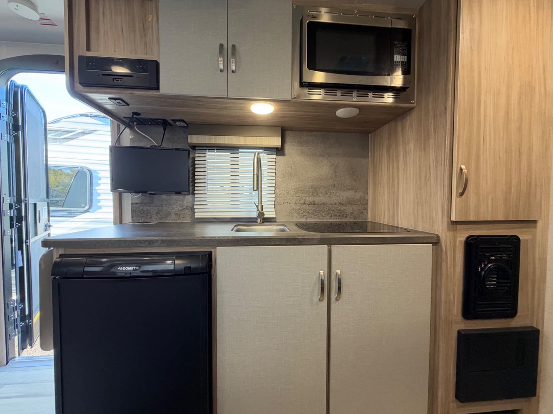 2019 Winnebago 2019 Winnebago Micro Minnie - thumbnail 16