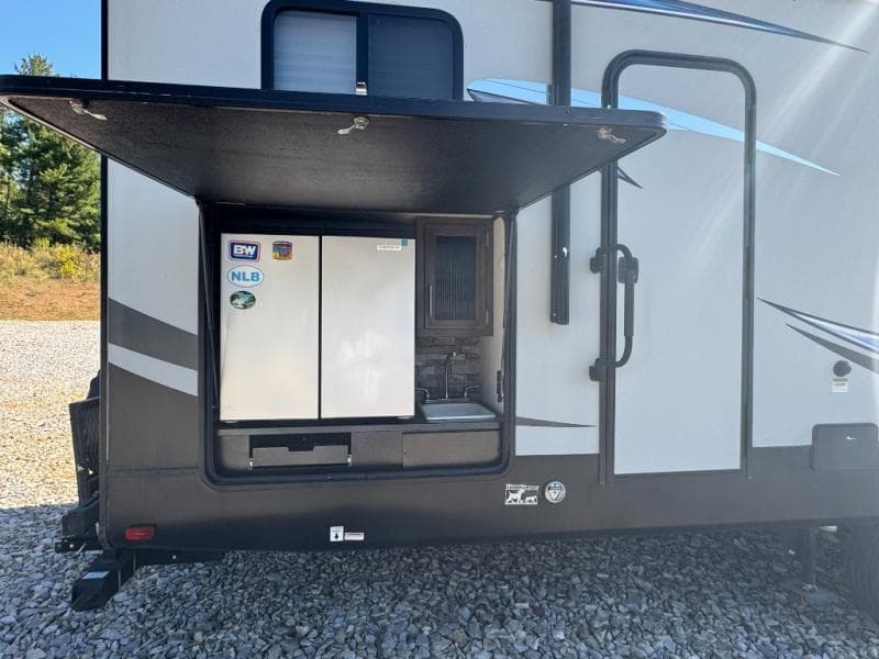 2020 Forest River 2020 Forest River Cherokee Artic Wolf - thumbnail 5