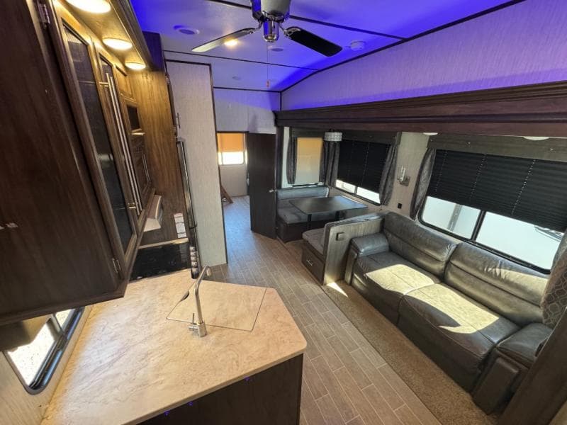 2020 Forest River 2020 Forest River Cherokee Artic Wolf - thumbnail 8