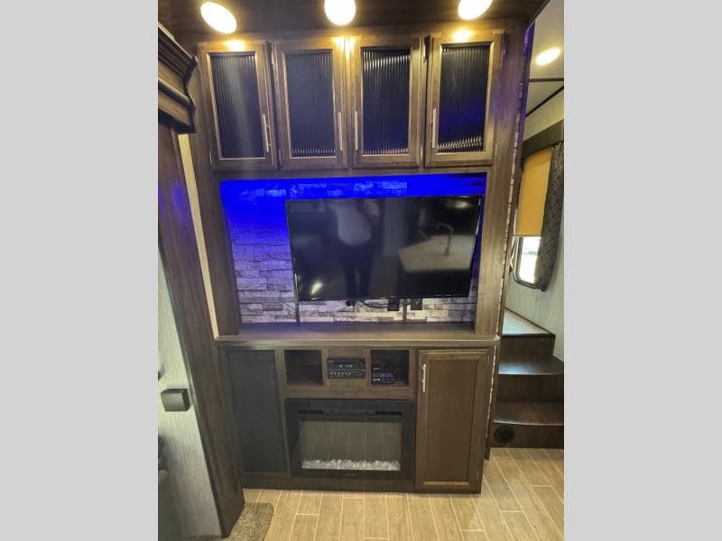 2020 Forest River 2020 Forest River Cherokee Artic Wolf - thumbnail 11