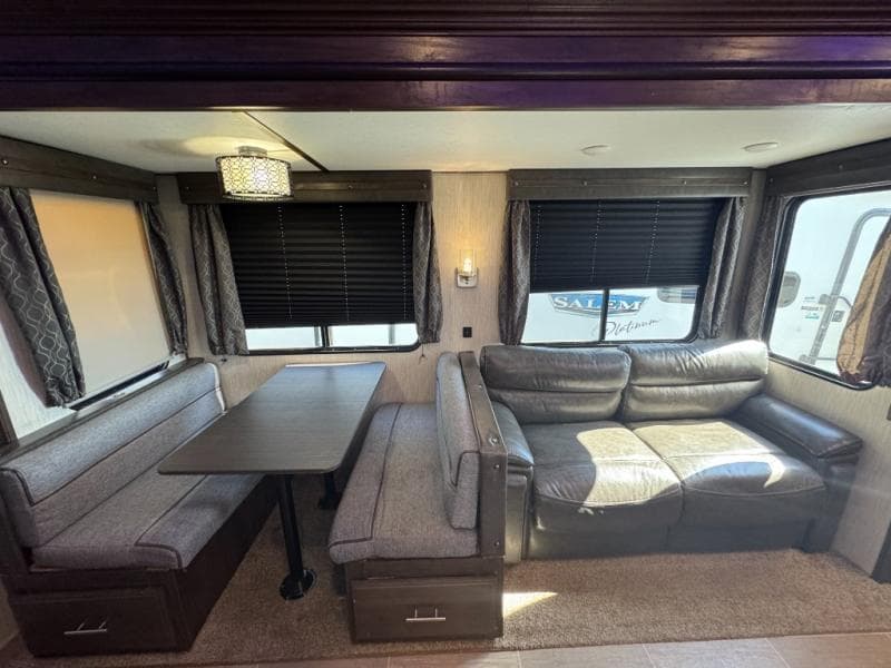 2020 Forest River 2020 Forest River Cherokee Artic Wolf - thumbnail 12