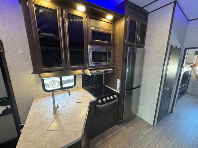 2020 Forest River 2020 Forest River Cherokee Artic Wolf - thumbnail 13