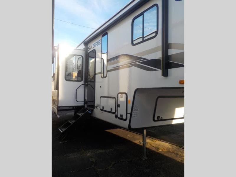 2025 Forest River Sabre 25RLS