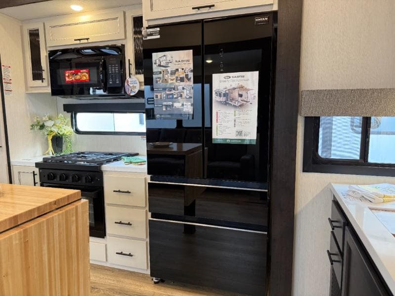 2026 Forest River 2026 Forest River Sabre - thumbnail 10