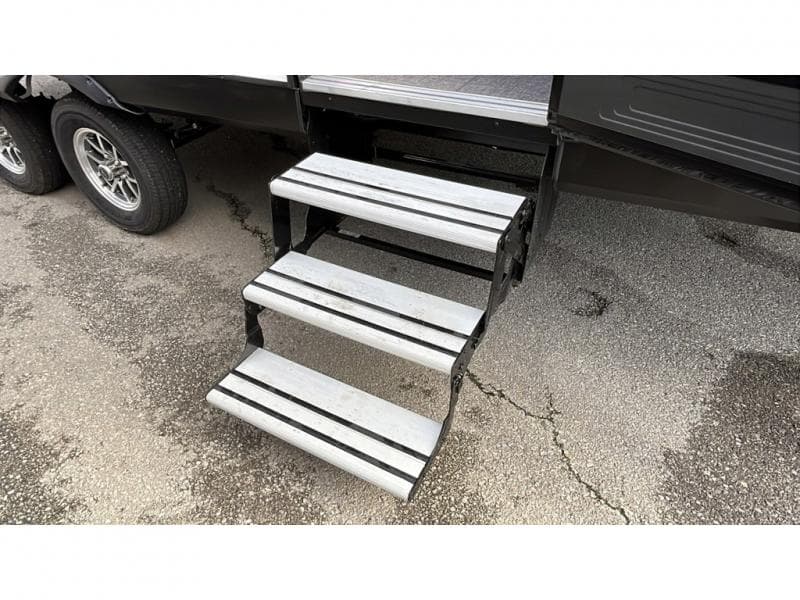 2025 Grand Design 2025 Grand Design Imagine XLS - thumbnail 11