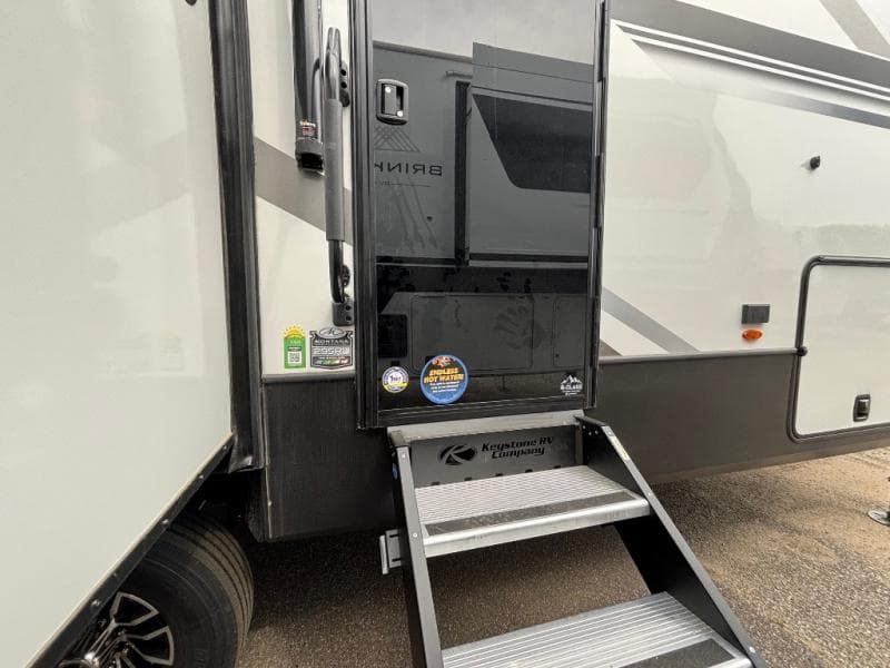 2025 Keystone RV 2025 Keystone RV Montana High Country - thumbnail 6