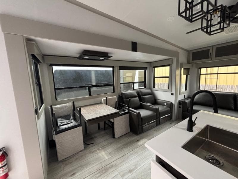 2025 Keystone RV 2025 Keystone RV Montana High Country - thumbnail 10