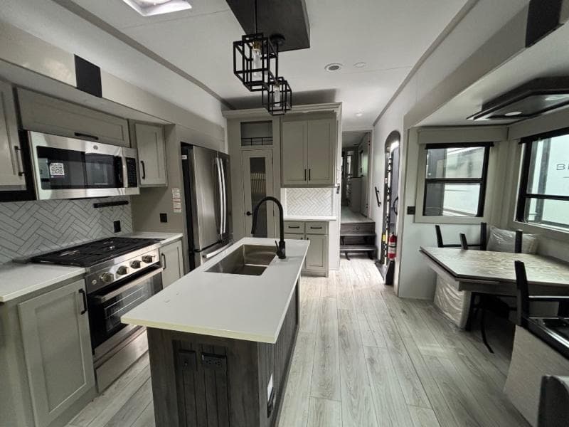 2025 Keystone RV 2025 Keystone RV Montana High Country - thumbnail 12