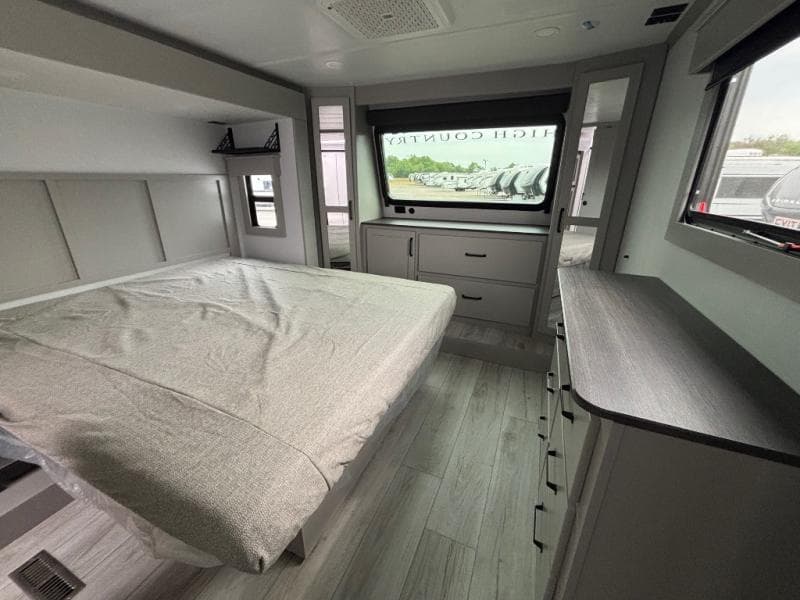 2025 Keystone RV 2025 Keystone RV Montana High Country - thumbnail 13