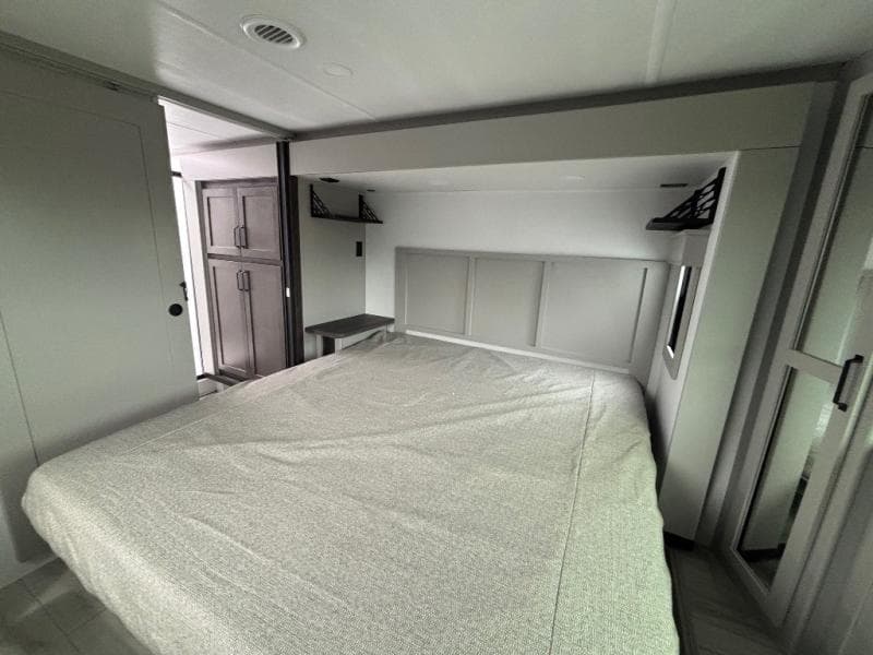 2025 Keystone RV 2025 Keystone RV Montana High Country - thumbnail 14