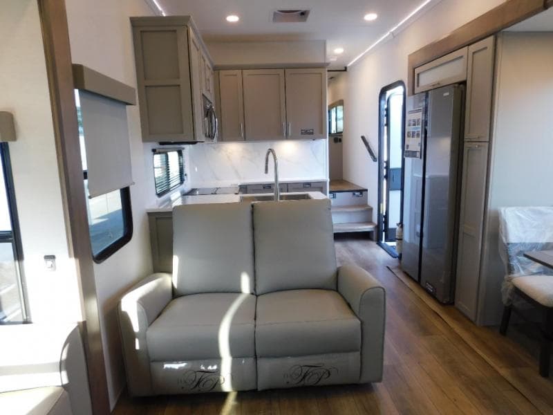 2025 Alliance RV 2025 Alliance RV Avenue - thumbnail 7