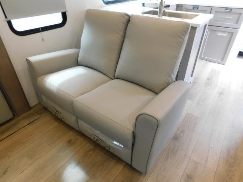 2025 Alliance RV 2025 Alliance RV Avenue - thumbnail 13