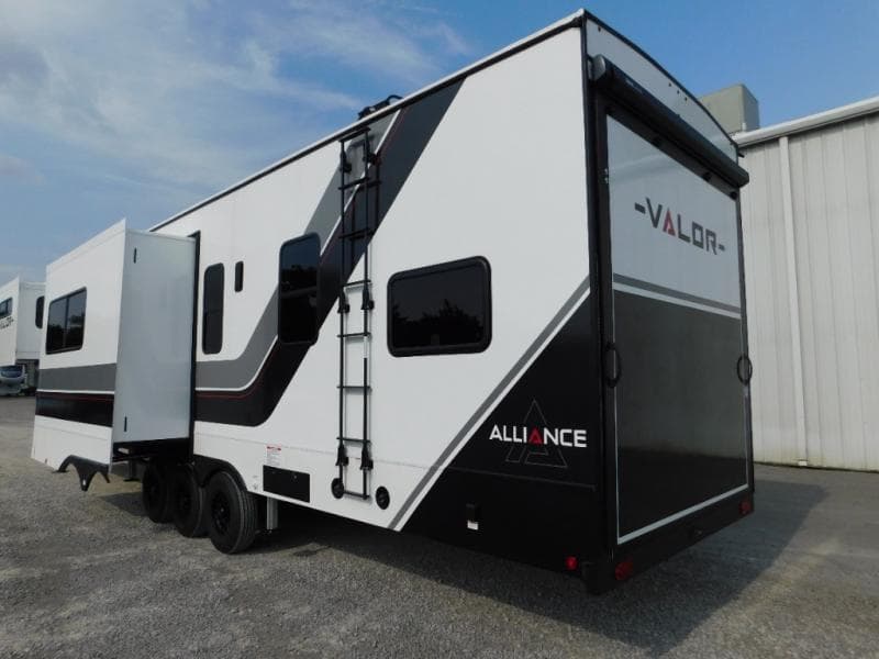 2025 Alliance RV 2025 Alliance RV Valor - thumbnail 4