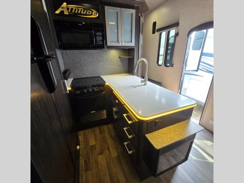 2019 Eclipse 2019 Eclipse Attitude - thumbnail 10