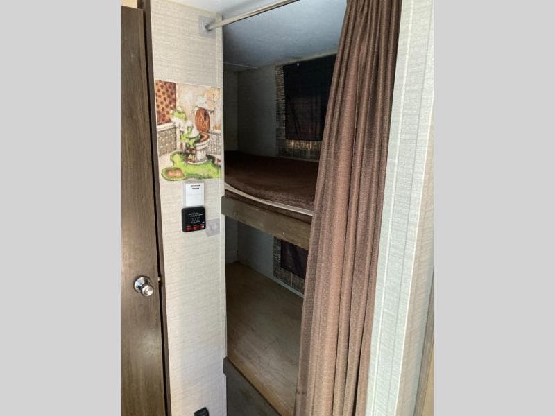 2018 Keystone RV 2018 Keystone RV Bullet Crossfire - thumbnail 9