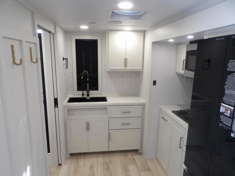 2026 Brinkley RV 2026 Brinkley RV Model I - thumbnail 8