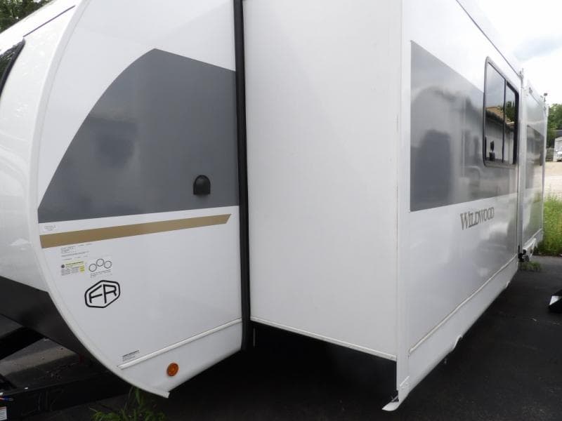 2025 Forest River Wildwood X-Lite 28FKGX