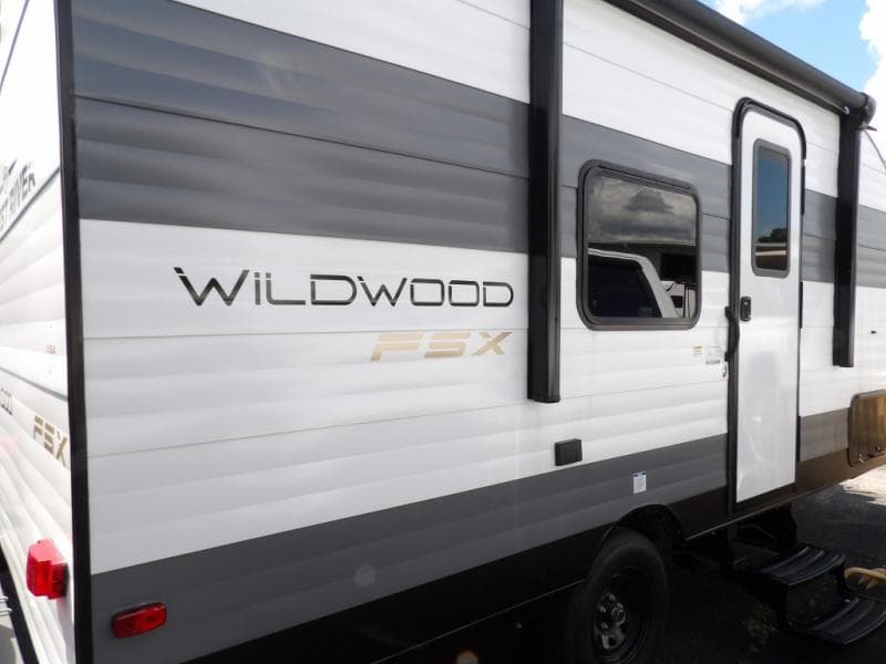 2025 Forest River 2025 Forest River Wildwood FSX - thumbnail 5