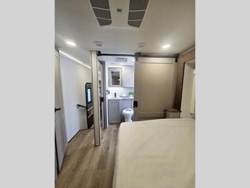 2026 Alliance RV 2026 Alliance RV Paradigm - thumbnail 34