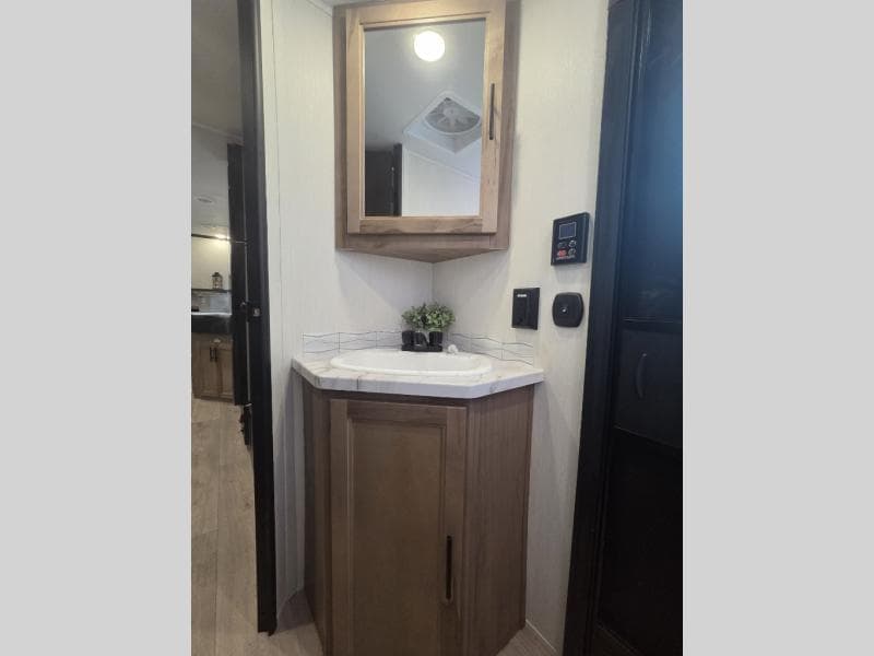 2025 Forest River 2025 Forest River Cherokee Grey Wolf - thumbnail 23