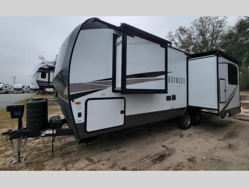 2025 Forest River 2025 Forest River Rockwood Ultra Lite - thumbnail 4