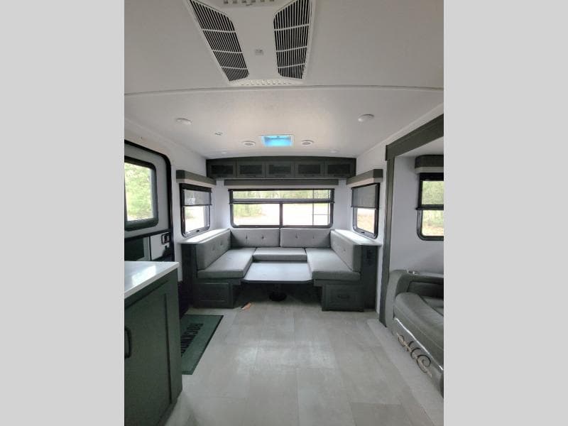 2025 Forest River 2025 Forest River Rockwood Ultra Lite - thumbnail 9