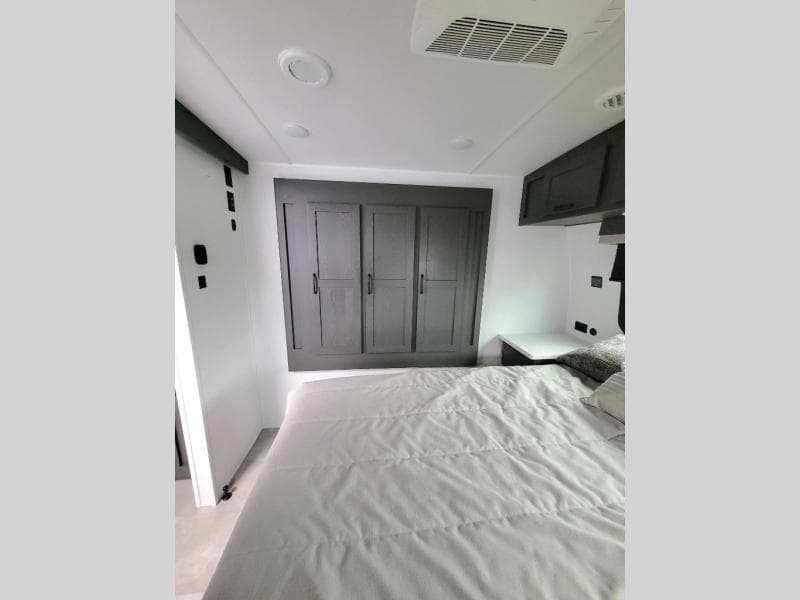 2025 Forest River 2025 Forest River Rockwood Ultra Lite - thumbnail 18