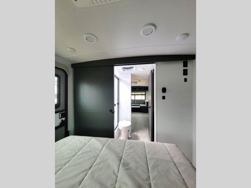 2025 Forest River 2025 Forest River Rockwood Ultra Lite - thumbnail 19